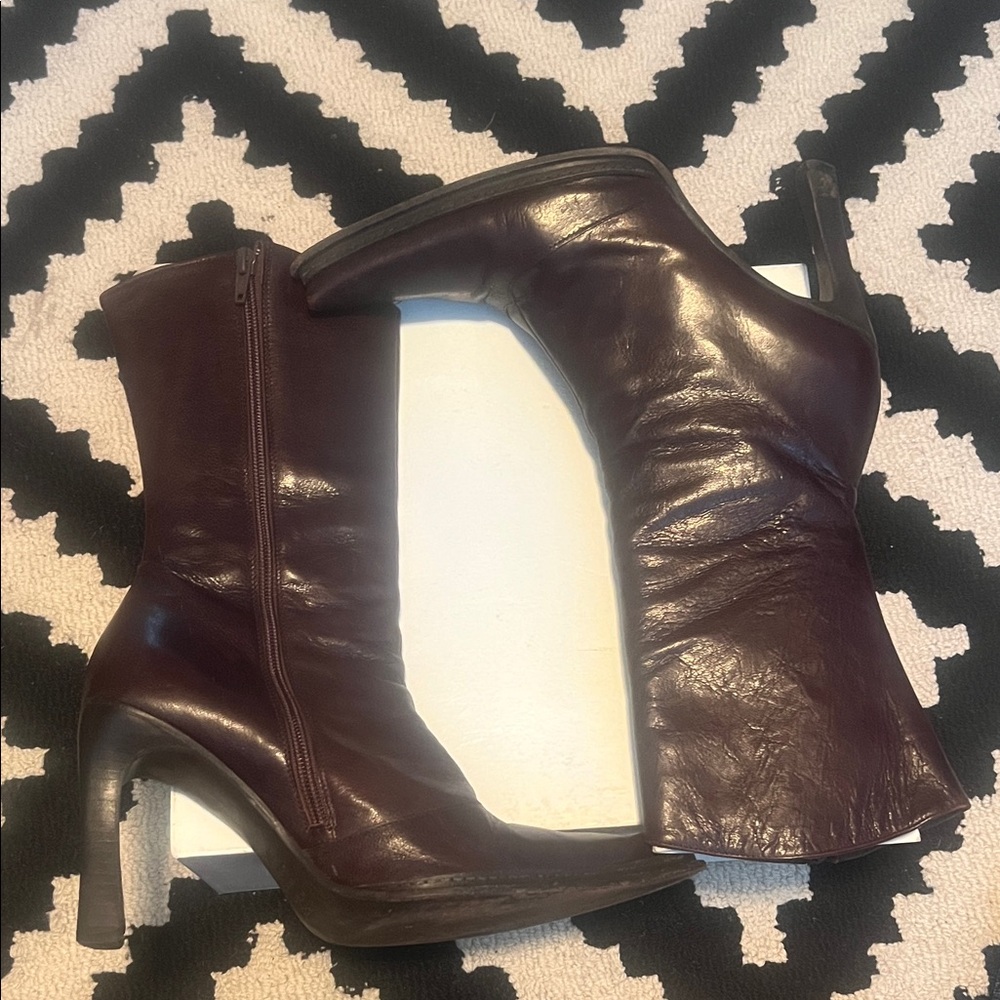Vintage Elegant Dark Brown Heeled Boots
